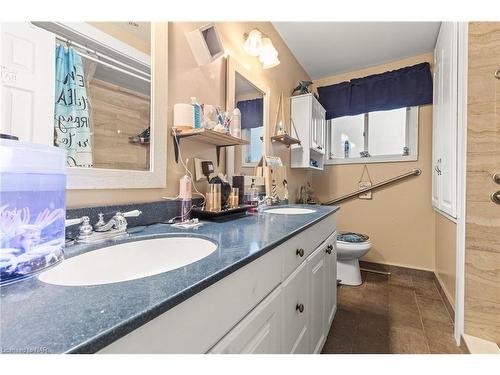 70 Rolling Acres Drive, Welland, ON - Indoor Photo Showing Bathroom