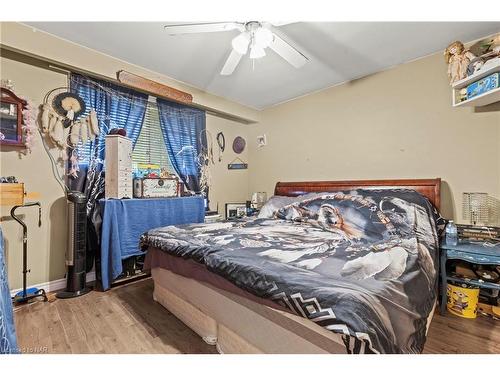 70 Rolling Acres Drive, Welland, ON - Indoor Photo Showing Bedroom