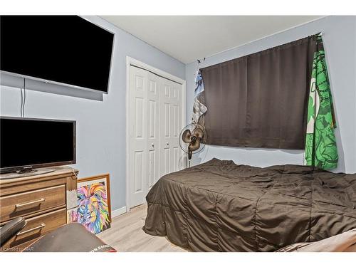 70 Rolling Acres Drive, Welland, ON - Indoor Photo Showing Bedroom