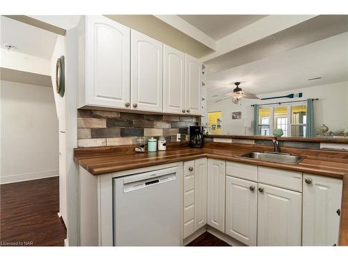 3819 Terrace Lane, Crystal Beach, ON - Indoor Photo Showing Kitchen