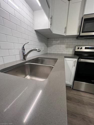 408-118 Summersides Boulevard, Pelham, ON - Indoor Photo Showing Kitchen With Double Sink