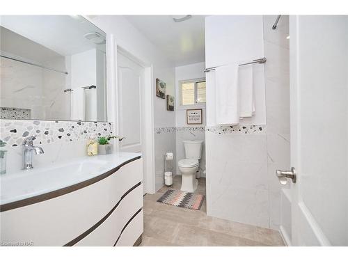 31953 Church Street, Wainfleet, ON - Indoor Photo Showing Bathroom