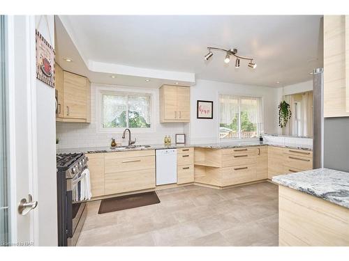 31953 Church Street, Wainfleet, ON - Indoor Photo Showing Kitchen With Upgraded Kitchen