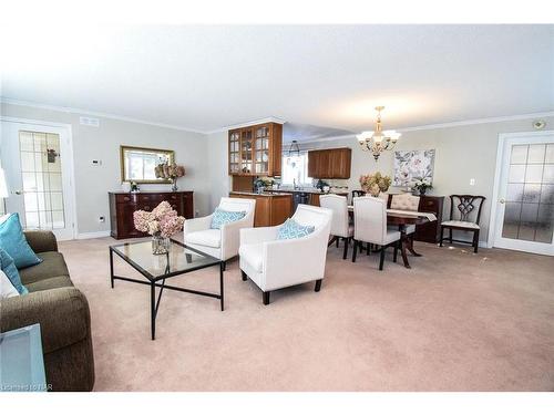 15 Burgess Drive, Grimsby, ON - Indoor Photo Showing Living Room