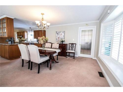 15 Burgess Drive, Grimsby, ON - Indoor Photo Showing Dining Room