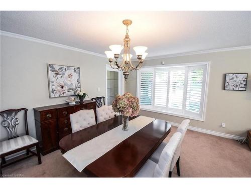 15 Burgess Drive, Grimsby, ON - Indoor Photo Showing Dining Room