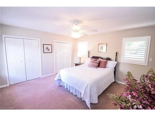 15 Burgess Drive, Grimsby, ON - Indoor Photo Showing Bedroom