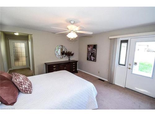 15 Burgess Drive, Grimsby, ON - Indoor Photo Showing Bedroom