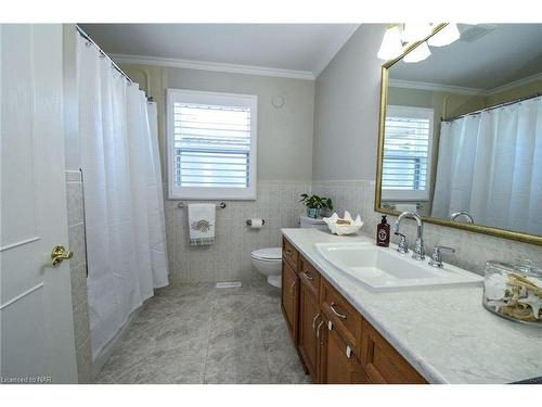 15 Burgess Drive, Grimsby, ON - Indoor Photo Showing Bathroom