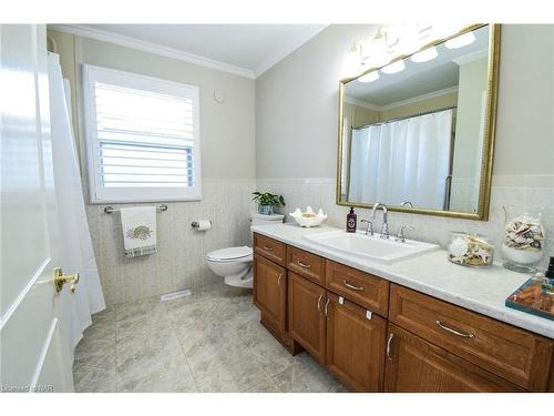 15 Burgess Drive, Grimsby, ON - Indoor Photo Showing Bathroom