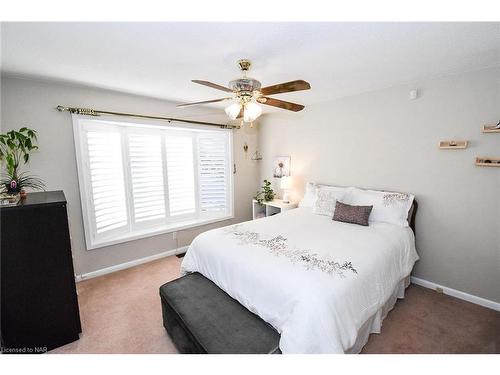 15 Burgess Drive, Grimsby, ON - Indoor Photo Showing Bedroom