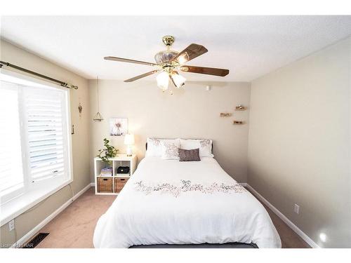 15 Burgess Drive, Grimsby, ON - Indoor Photo Showing Bedroom