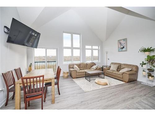 42 Shoreview Drive Drive, Welland, ON - Indoor Photo Showing Living Room