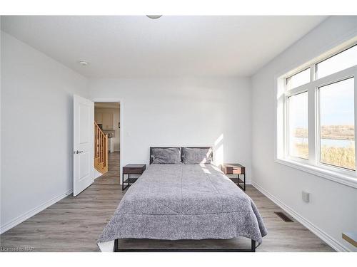 42 Shoreview Drive Drive, Welland, ON - Indoor Photo Showing Bedroom