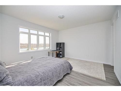 42 Shoreview Drive Drive, Welland, ON - Indoor Photo Showing Bedroom