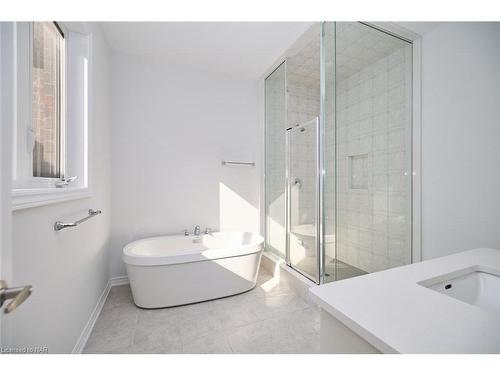 42 Shoreview Drive Drive, Welland, ON - Indoor Photo Showing Bathroom