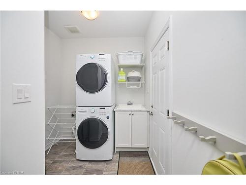 42 Shoreview Drive Drive, Welland, ON - Indoor Photo Showing Laundry Room