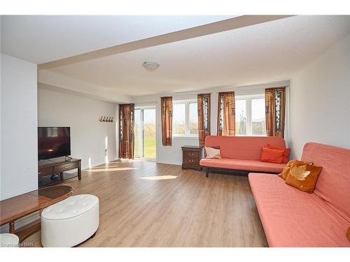 42 Shoreview Drive Drive, Welland, ON - Indoor Photo Showing Living Room