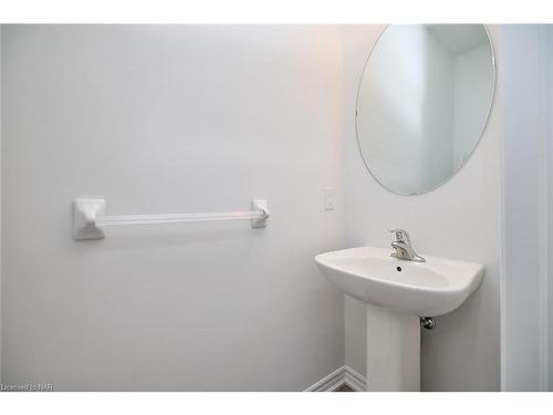 42 Shoreview Drive Drive, Welland, ON - Indoor Photo Showing Bathroom