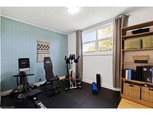 89 Louisa Street, St. Catharines, ON - Indoor Photo Showing Gym Room