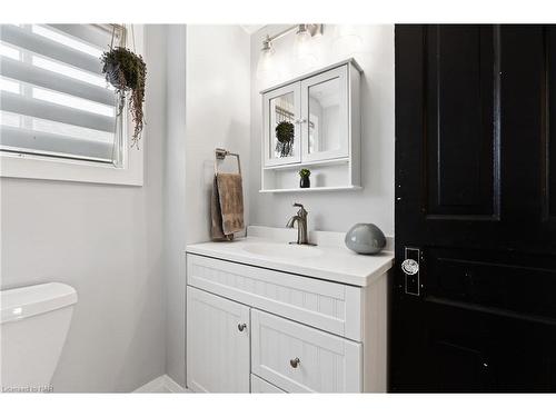 89 Louisa Street, St. Catharines, ON - Indoor Photo Showing Bathroom