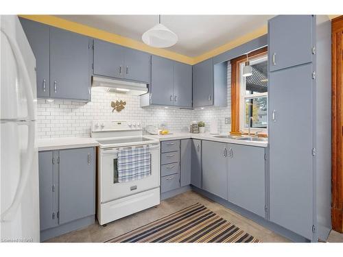 34 Tasker Street, St. Catharines, ON - Indoor Photo Showing Kitchen