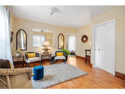 34 Tasker Street, St. Catharines, ON - Indoor Photo Showing Living Room