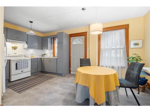 34 Tasker Street, St. Catharines, ON - Indoor Photo Showing Kitchen