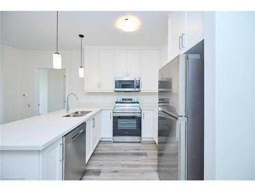 203-300B Fourth Avenue, St. Catharines, ON - Indoor Photo Showing Kitchen With Stainless Steel Kitchen With Double Sink With Upgraded Kitchen