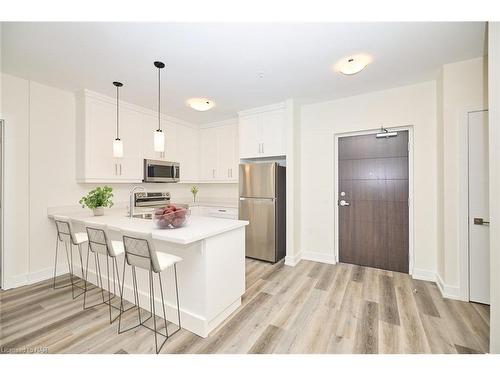 203-300B Fourth Avenue, St. Catharines, ON - Indoor Photo Showing Kitchen