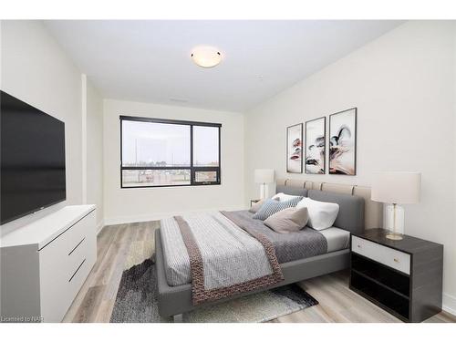 203-300B Fourth Avenue, St. Catharines, ON - Indoor Photo Showing Bedroom