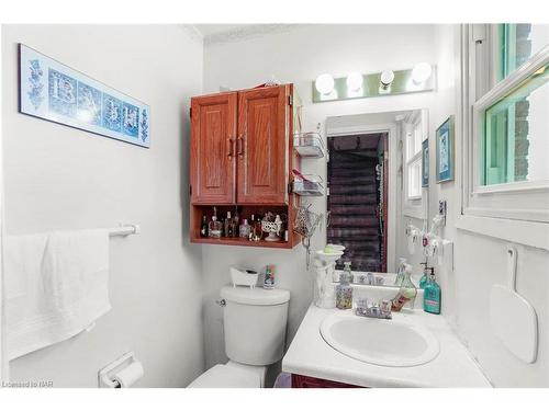 6159 Village Crescent, Niagara Falls, ON - Indoor Photo Showing Bathroom