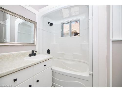 10 Mcghie Street, St. Catharines, ON - Indoor Photo Showing Bathroom