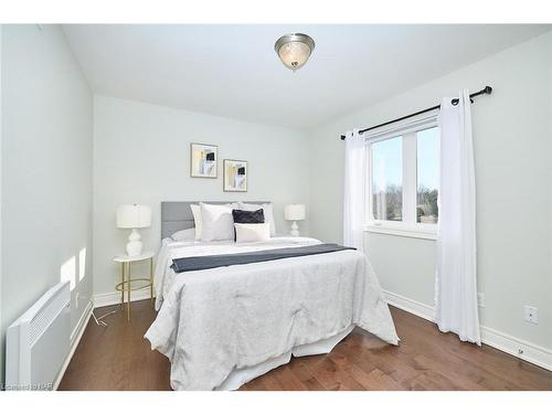 51267 Tunnacliffe Road S, Wainfleet, ON - Indoor Photo Showing Bedroom