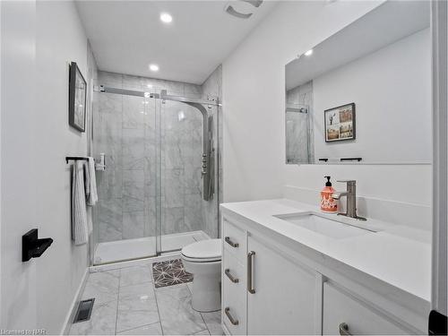 1647 Gregory Road, St. Catharines, ON - Indoor Photo Showing Bathroom