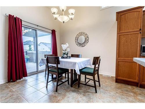 7023 Kalar Road, Niagara Falls, ON - Indoor Photo Showing Dining Room