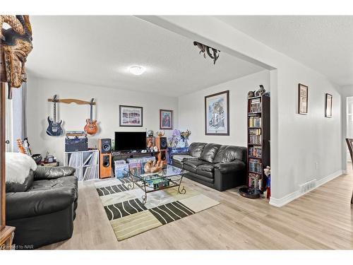 1213 Queenston Road, Niagara-On-The-Lake, ON - Indoor Photo Showing Living Room