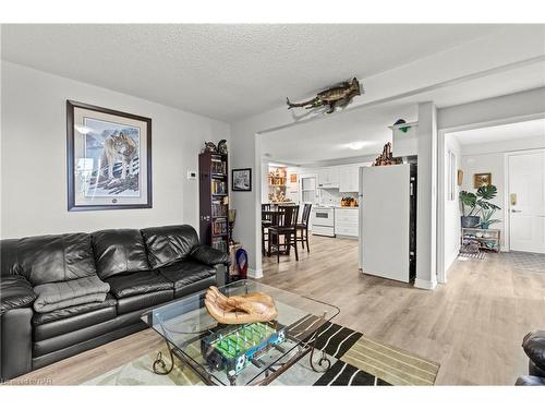 1213 Queenston Road, Niagara-On-The-Lake, ON - Indoor Photo Showing Living Room