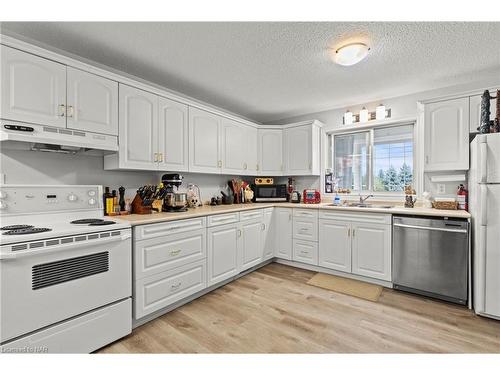 1213 Queenston Road, Niagara-On-The-Lake, ON - Indoor Photo Showing Kitchen With Double Sink