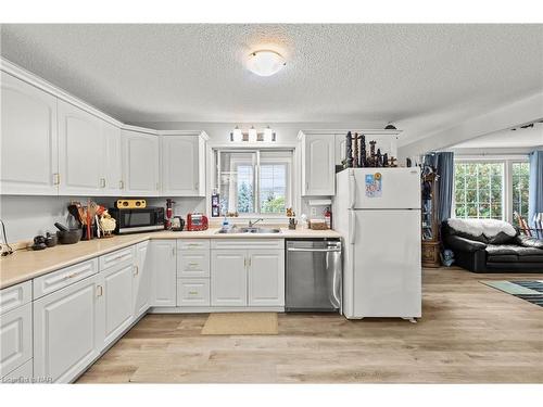 1213 Queenston Road, Niagara-On-The-Lake, ON - Indoor Photo Showing Kitchen With Double Sink