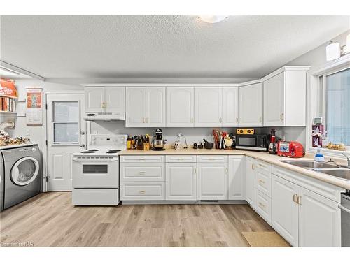 1213 Queenston Road, Niagara-On-The-Lake, ON - Indoor Photo Showing Kitchen With Double Sink