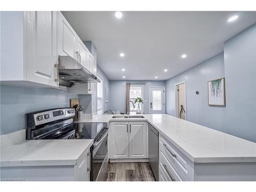 5241 Kitchener Street, Niagara Falls, ON - Indoor Photo Showing Kitchen With Double Sink With Upgraded Kitchen