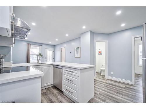 5241 Kitchener Street, Niagara Falls, ON - Indoor Photo Showing Kitchen