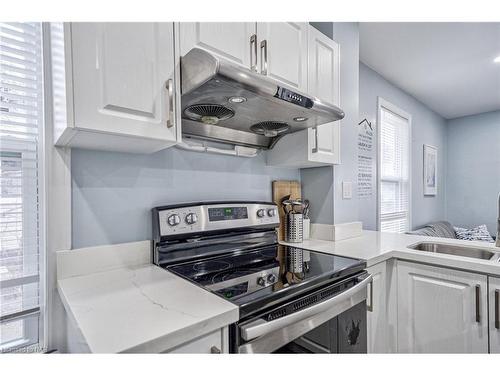 5241 Kitchener Street, Niagara Falls, ON - Indoor Photo Showing Kitchen With Upgraded Kitchen