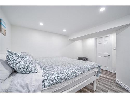 5241 Kitchener Street, Niagara Falls, ON - Indoor Photo Showing Other Room