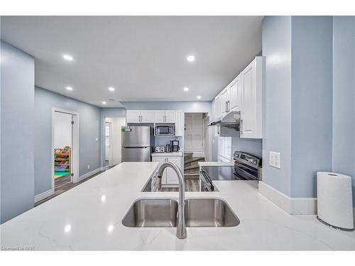 5241 Kitchener Street, Niagara Falls, ON - Indoor Photo Showing Kitchen With Double Sink With Upgraded Kitchen