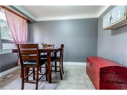 16 Royal Manor Drive, St. Catharines, ON - Indoor Photo Showing Dining Room