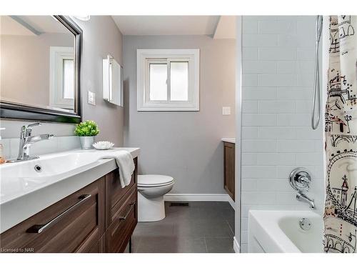 16 Royal Manor Drive, St. Catharines, ON - Indoor Photo Showing Bathroom