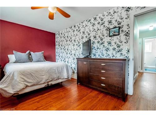 16 Royal Manor Drive, St. Catharines, ON - Indoor Photo Showing Bedroom