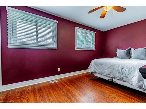 16 Royal Manor Drive, St. Catharines, ON - Indoor Photo Showing Bedroom